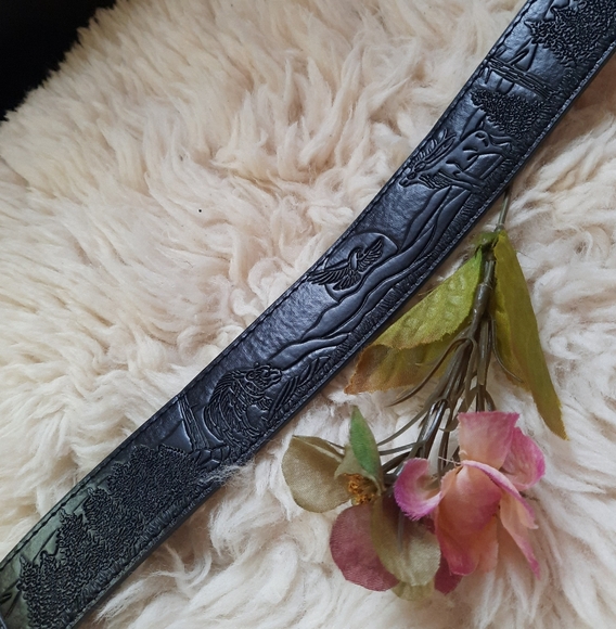 Wild Life Outdoor Scene Tooled Pattern Belt - Picture 5 of 7